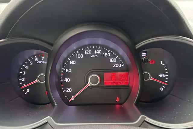 Kia Picanto (2013) thumbnail 4
