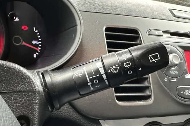 Kia Picanto (2013) thumbnail 6