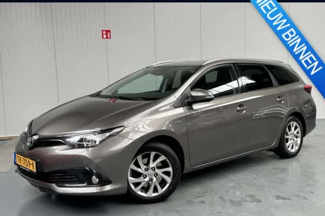 Toyota Auris (2018) thumbnail 1