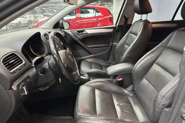 Volkswagen Golf (2012) thumbnail 2