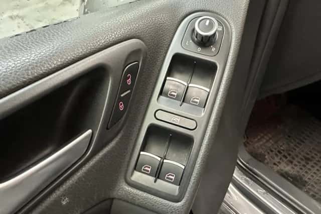 Volkswagen Golf (2012) thumbnail 3