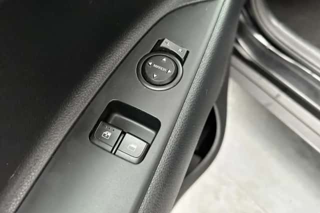 Kia Stonic (2022) thumbnail 5
