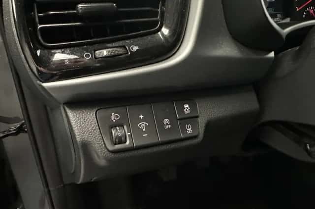 Kia Rio (2023) thumbnail 4