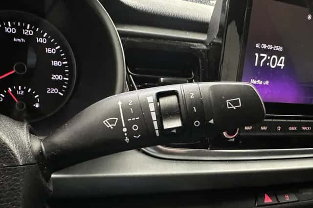 Kia Rio (2023) thumbnail 5