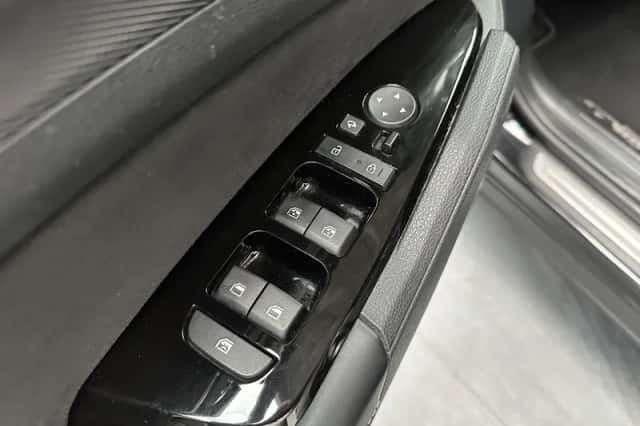 Kia Sportage (2023) thumbnail 3