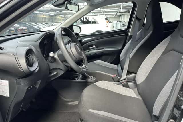 Toyota Aygo X (2022) thumbnail 2