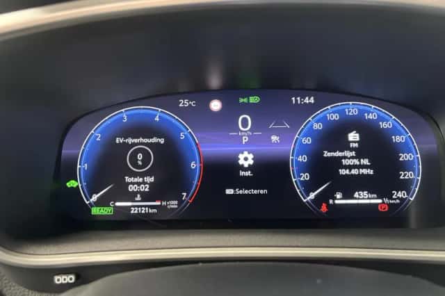Toyota Corolla Cross (2025) thumbnail 6