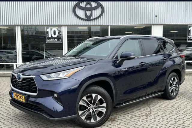 Toyota Highlander (2021) thumbnail 1