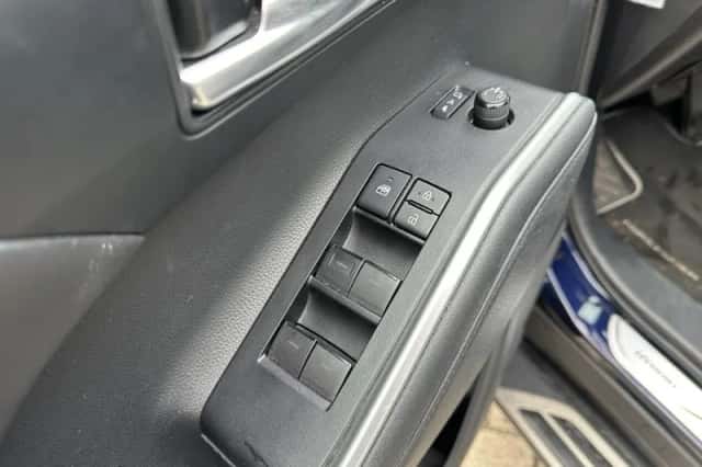 Toyota Highlander (2021) thumbnail 3