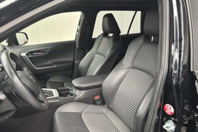 Toyota RAV4 (2021) thumbnail 3