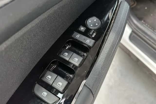 Kia Sportage (2023) thumbnail 3