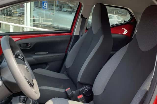 Toyota Aygo (2019) thumbnail 3