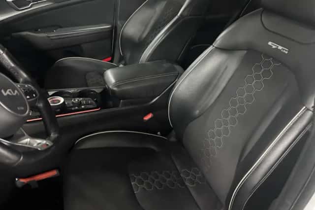 Kia Sportage (2023) thumbnail 3
