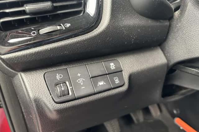 Kia Rio (2017) thumbnail 3