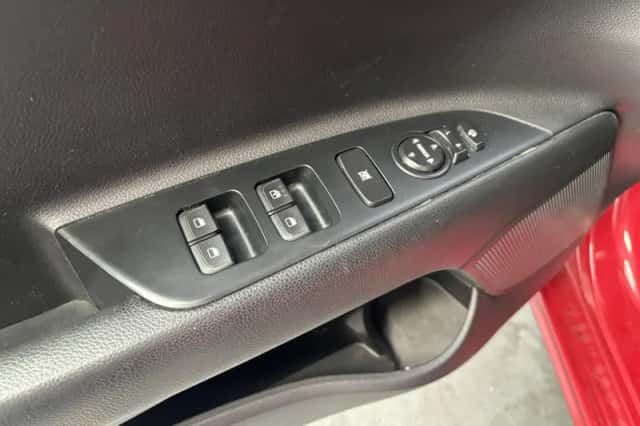 Kia Rio (2017) thumbnail 4