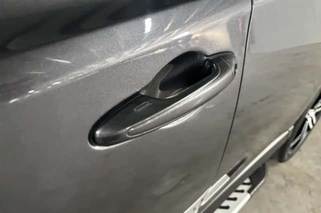 Toyota RAV4 (2017) thumbnail 3