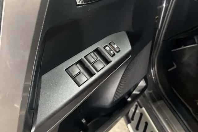 Toyota RAV4 (2017) thumbnail 4