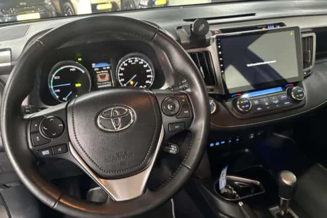 Toyota RAV4 (2017) thumbnail 6