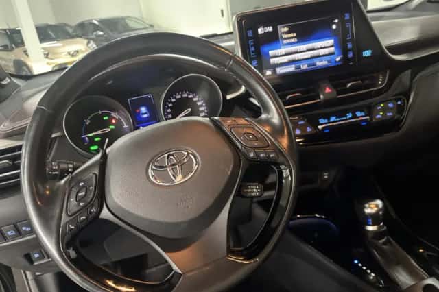 Toyota C-HR (2018) thumbnail 5