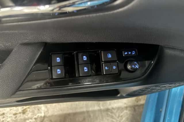 Toyota Prius (2018) thumbnail 5
