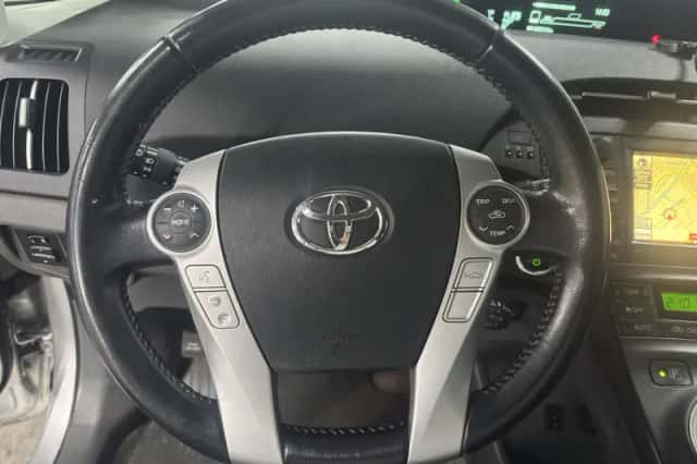 Toyota Prius (2010) thumbnail 3