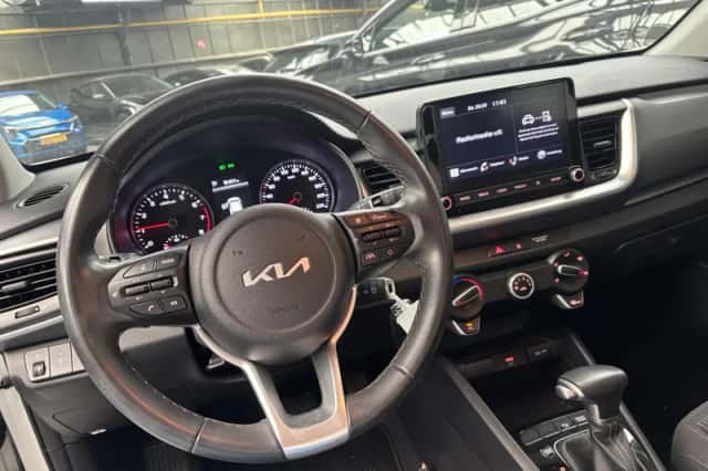 Kia Stonic (2023) thumbnail 5