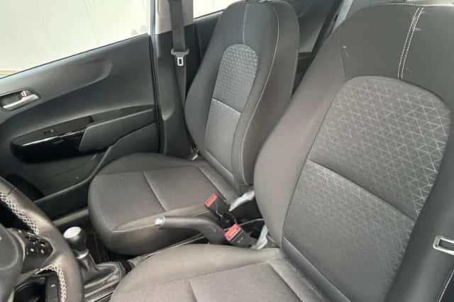 Kia Picanto (2023) thumbnail 2
