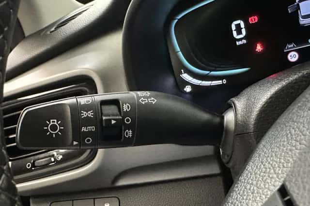 Kia Stonic (2025) thumbnail 6