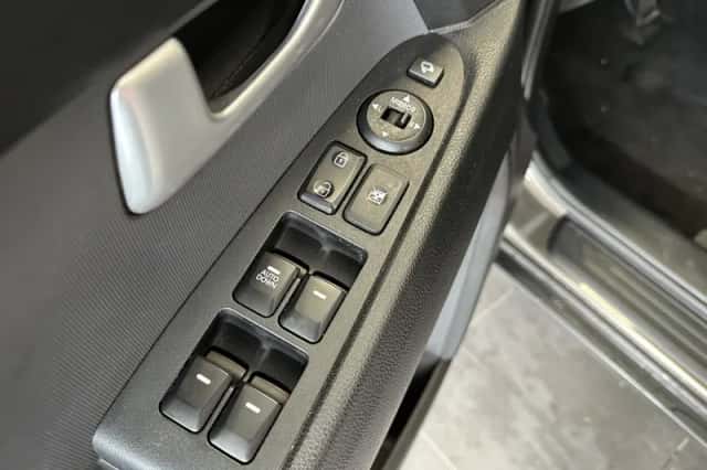 Kia Sportage (2014) thumbnail 3