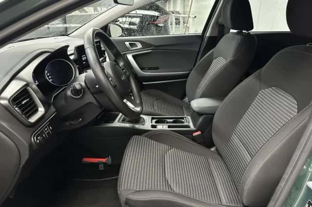 Kia Ceed (2025) thumbnail 2
