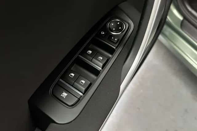 Kia Ceed (2025) thumbnail 3