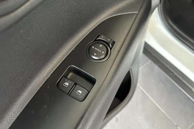 Kia Stonic (2021) thumbnail 3