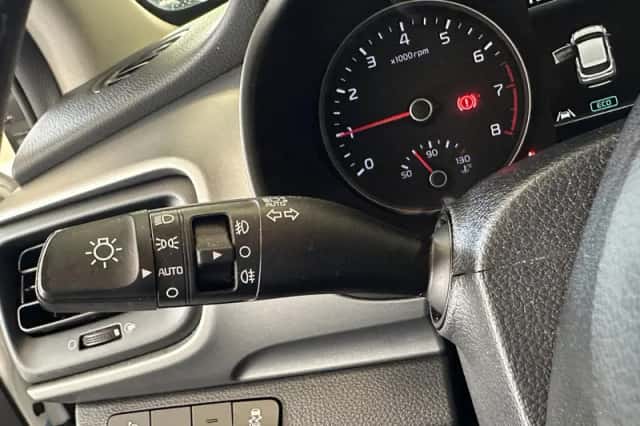 Kia Stonic (2021) thumbnail 4