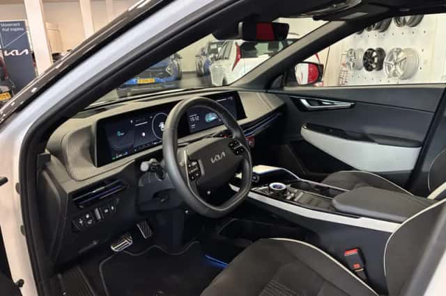 Kia EV6 (2024) thumbnail 2