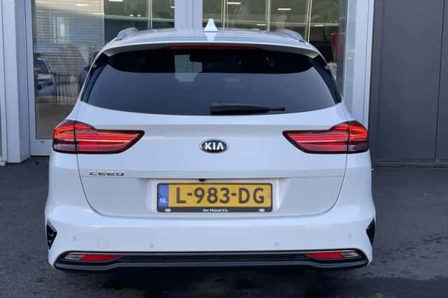 Kia Ceed (2021) thumbnail 4
