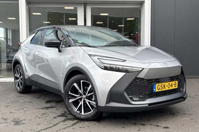 Toyota C-HR (2024) thumbnail 3