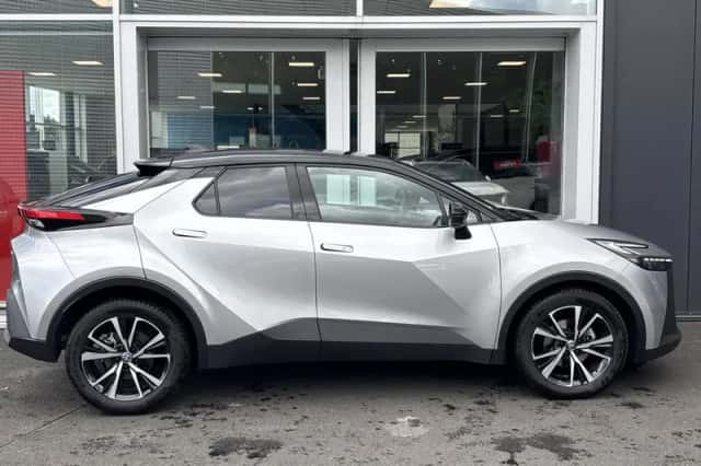Toyota C-HR (2024) thumbnail 5