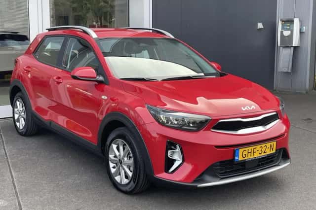 Kia Stonic (2024) thumbnail 4
