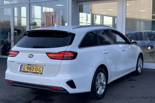 Kia Ceed Sportswagon (2021) thumbnail 3