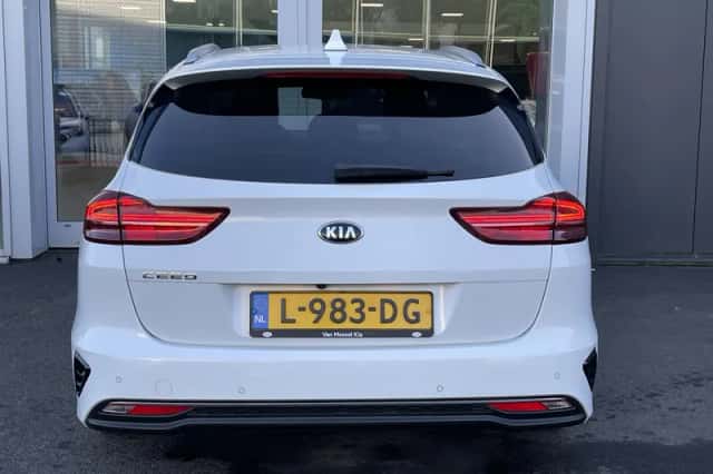 Kia Ceed Sportswagon (2021) thumbnail 4