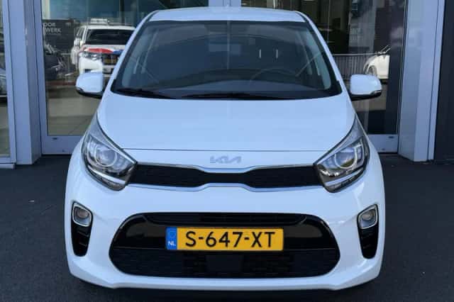 Kia Picanto (2023) thumbnail 3