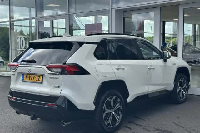 Toyota RAV4 (2021) thumbnail 4