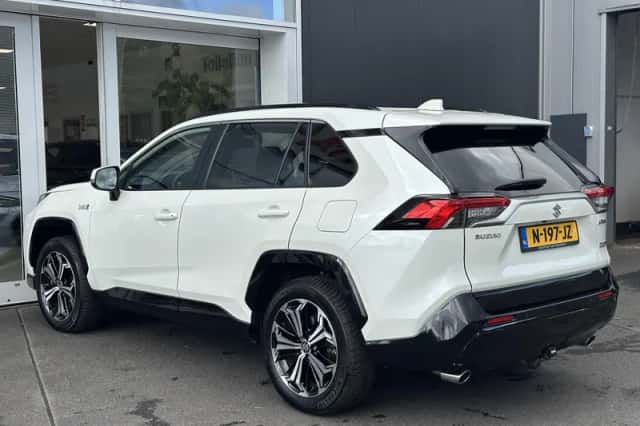 Toyota RAV4 (2021) thumbnail 6