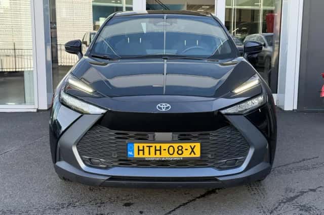 Toyota C-HR (2025) thumbnail 2