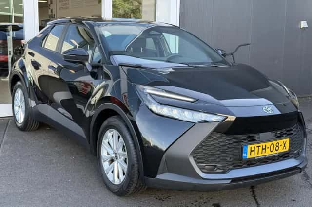 Toyota C-HR (2025) thumbnail 3