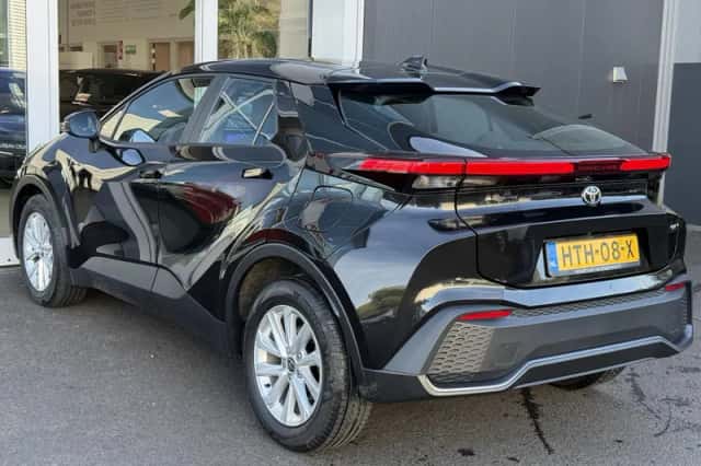 Toyota C-HR (2025) thumbnail 6
