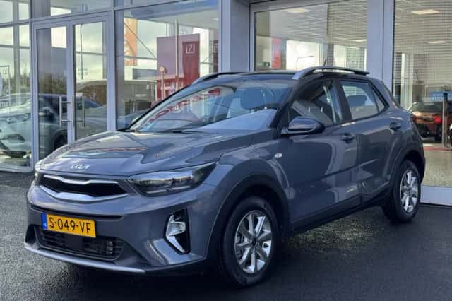Kia Stonic (2023) thumbnail 4