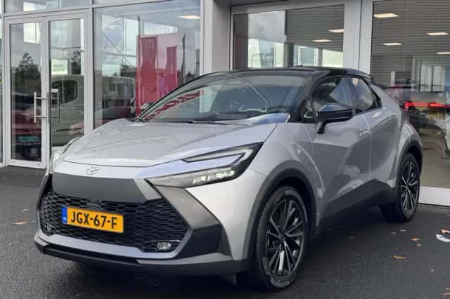 Toyota C-HR (2025) thumbnail 2