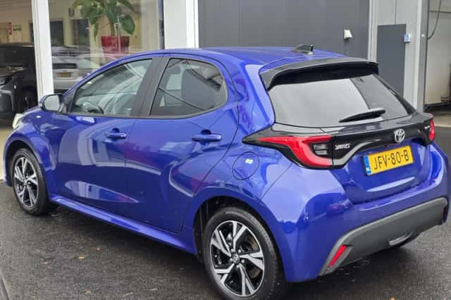 Toyota Yaris (2025) thumbnail 2