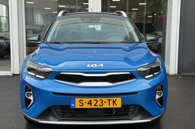 Kia Stonic (2023) thumbnail 2